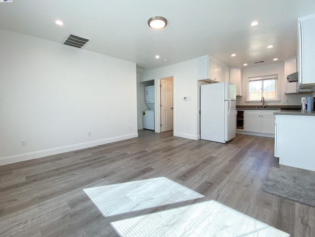 Building Photo - 4268 Omega Ave