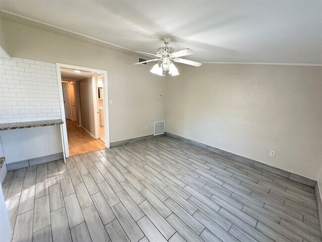 Building Photo - Josephson (850 101ST A N)