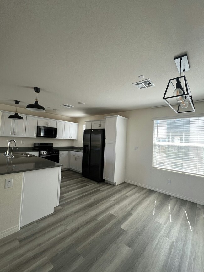 Building Photo - 3736 Enchanted Sky St