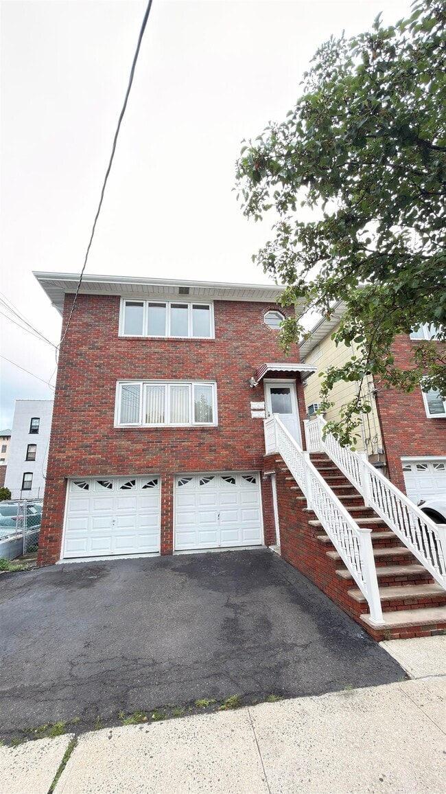 Building Photo - 9104 3rd Ave