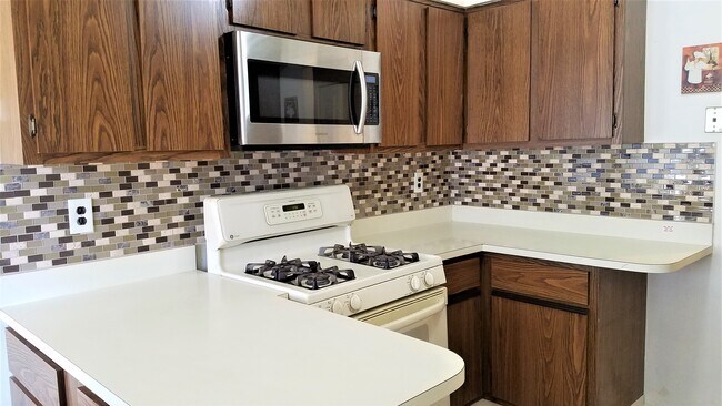 Kitchen - 503 Green Hollow Dr