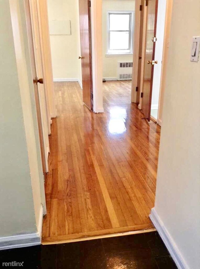 Foto del edificio - 3 br, 1 bath Apartment - 2818 Astoria Blvd