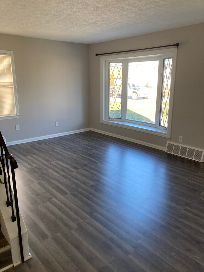 Building Photo - 663 Shakespeare Dr