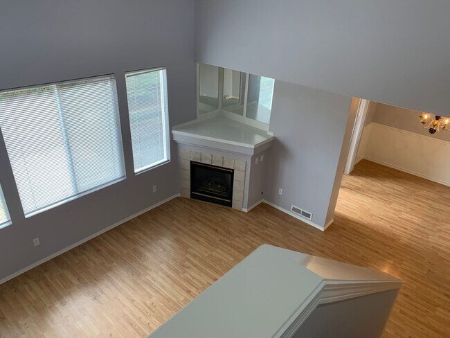 Foto del edificio - 3 bedroom 2.5 bath Beautifully Updated in ...