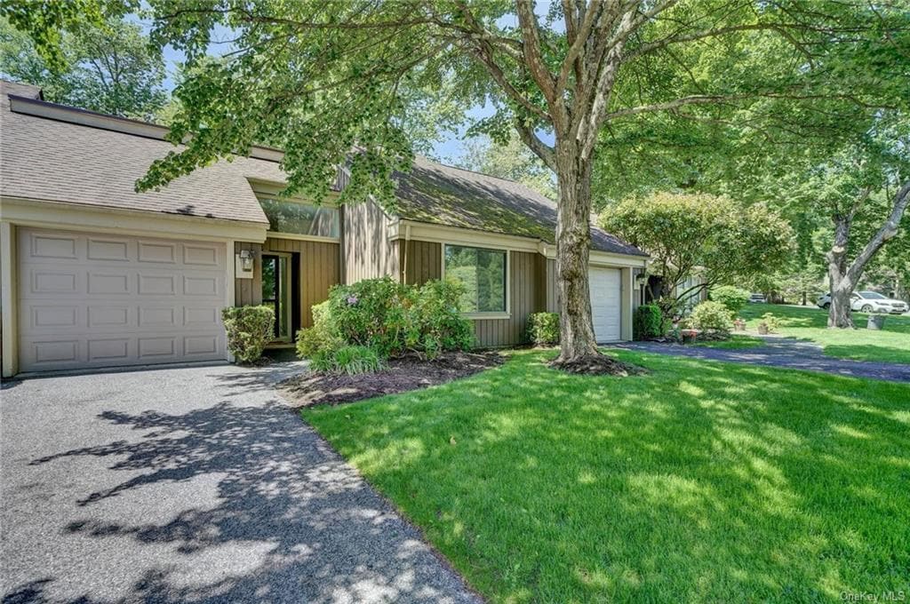 Primary Photo - 956 Heritage Hills Dr
