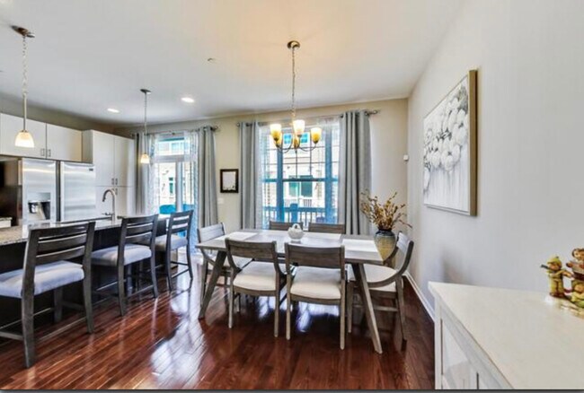 Foto del edificio - 833 Lexington Cir E