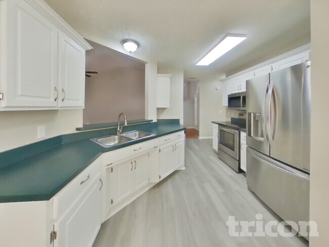 Building Photo - 2103 Academy Way