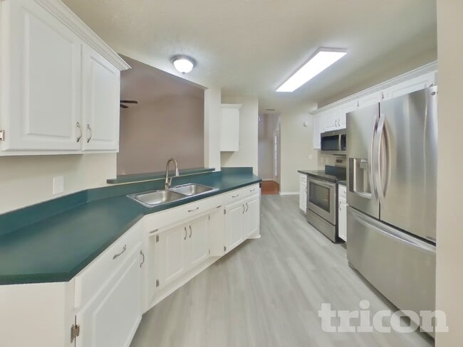 Foto del edificio - 2103 Academy Way