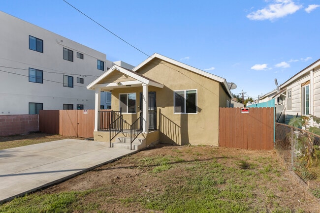 Building Photo - 1443 W 36th Pl