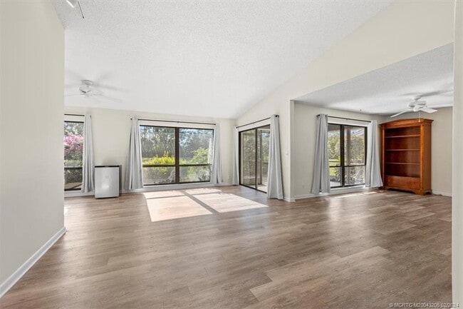 Building Photo - 2621 SW Egret Pond Cir