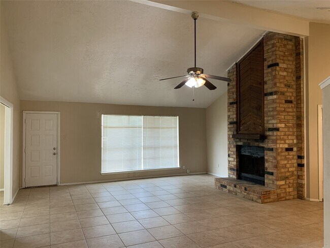 Foto del edificio - 2306 Doverglen Dr