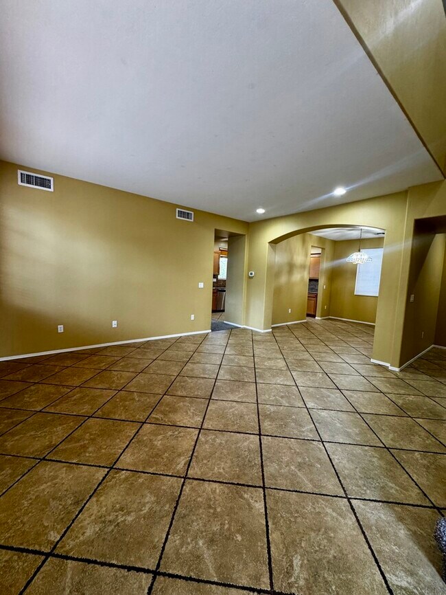 Foto del edificio - FOR RENT