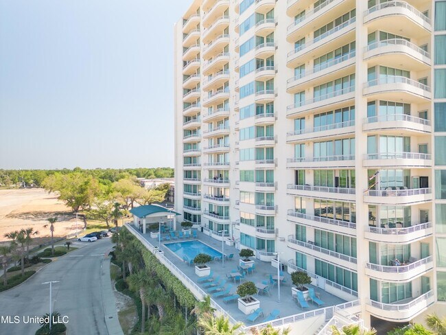 Foto del edificio - 2060 Beach Blvd