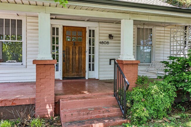 Building Photo - Adorable 2 bed/1 bath bungalow for rent in...