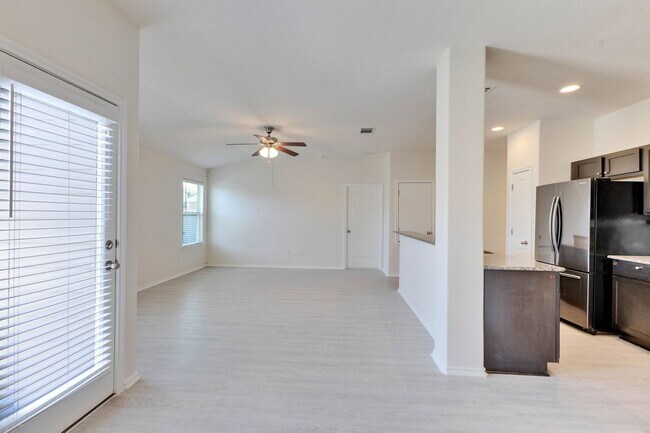 Foto del edificio - 12904 Pealing Wy