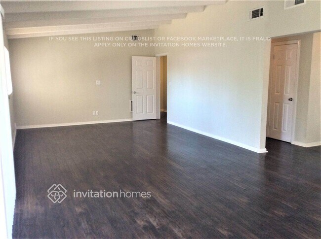 Foto del edificio - 7715 Bluebell Ave