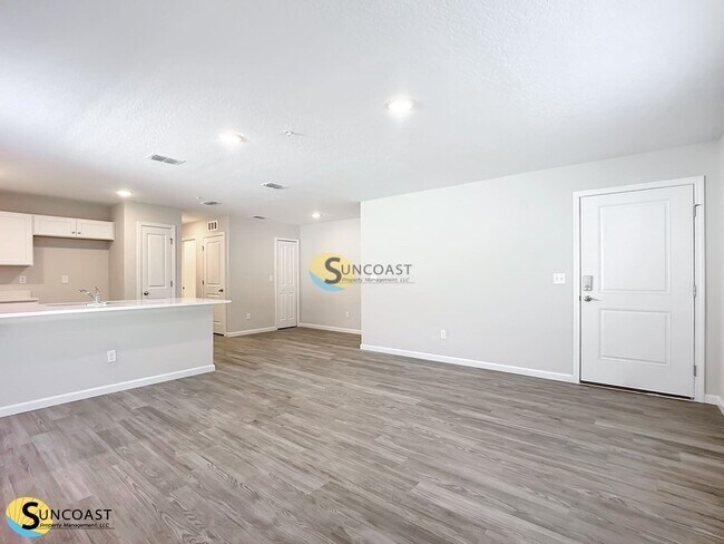 Foto del edificio - 6499 Breezy Oaks Wy
