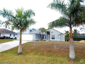 Building Photo - 424 SW 38th Pl