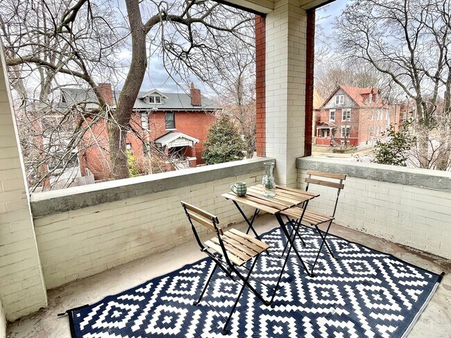 Foto del edificio - 4205 Botanical Ave