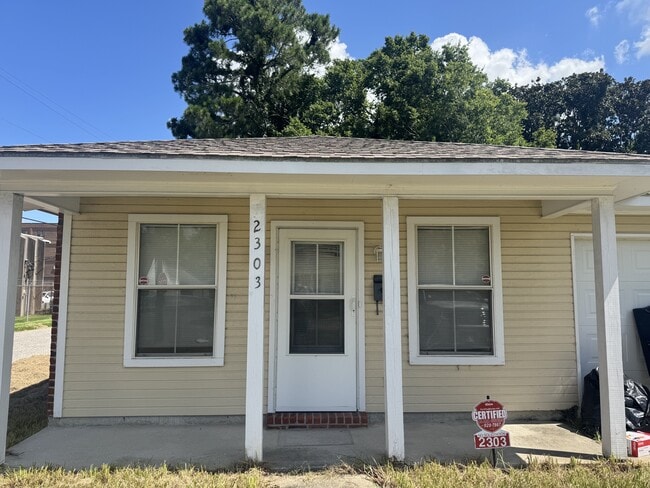 Building Photo - 2303 Gracie St