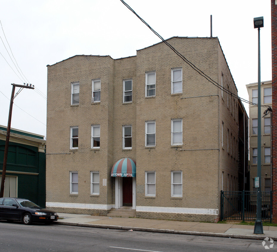 Building Photo - Fan Apartments