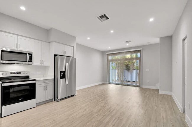 Foto del edificio - Prince Place Townhomes in Lake Worth FL