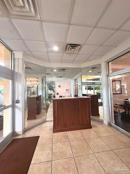 Building Photo - 825 Bayshore Dr