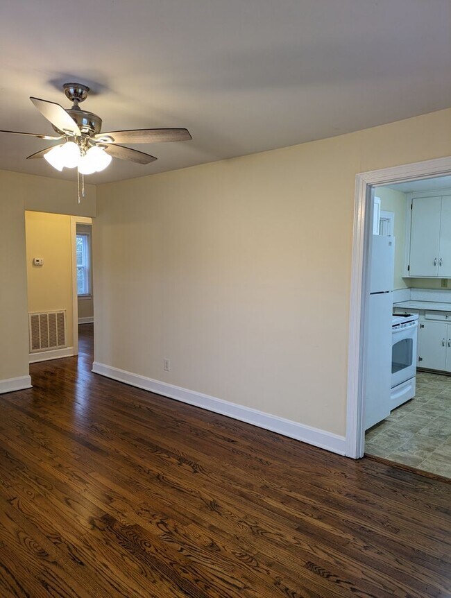 Foto del edificio - Great 2 Bedroom Home For Rent Near The Library!