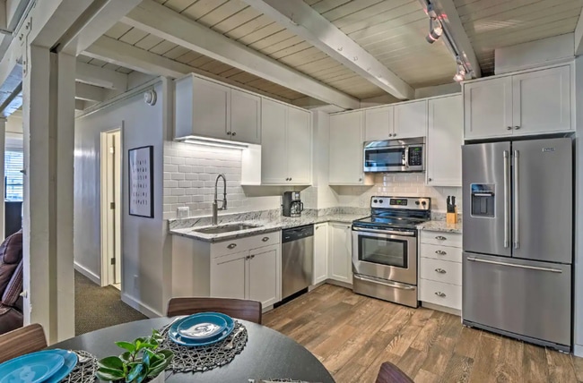 Building Photo - 2400 Lodgepole Cir