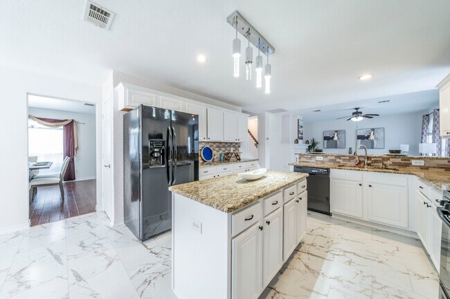 Building Photo - 4817 Carolwood Dr