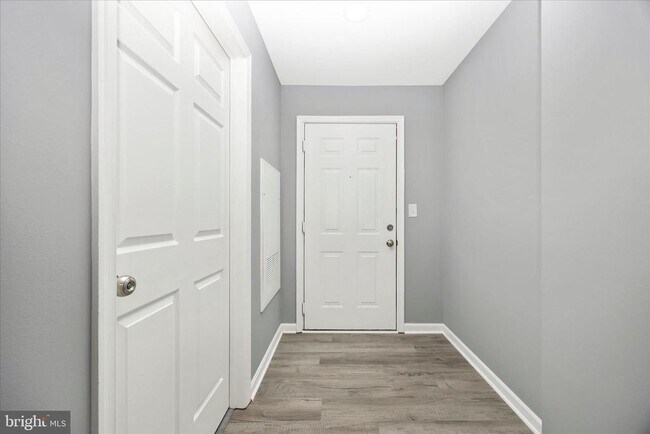 Foto del edificio - 10001 Vanderbilt Cir