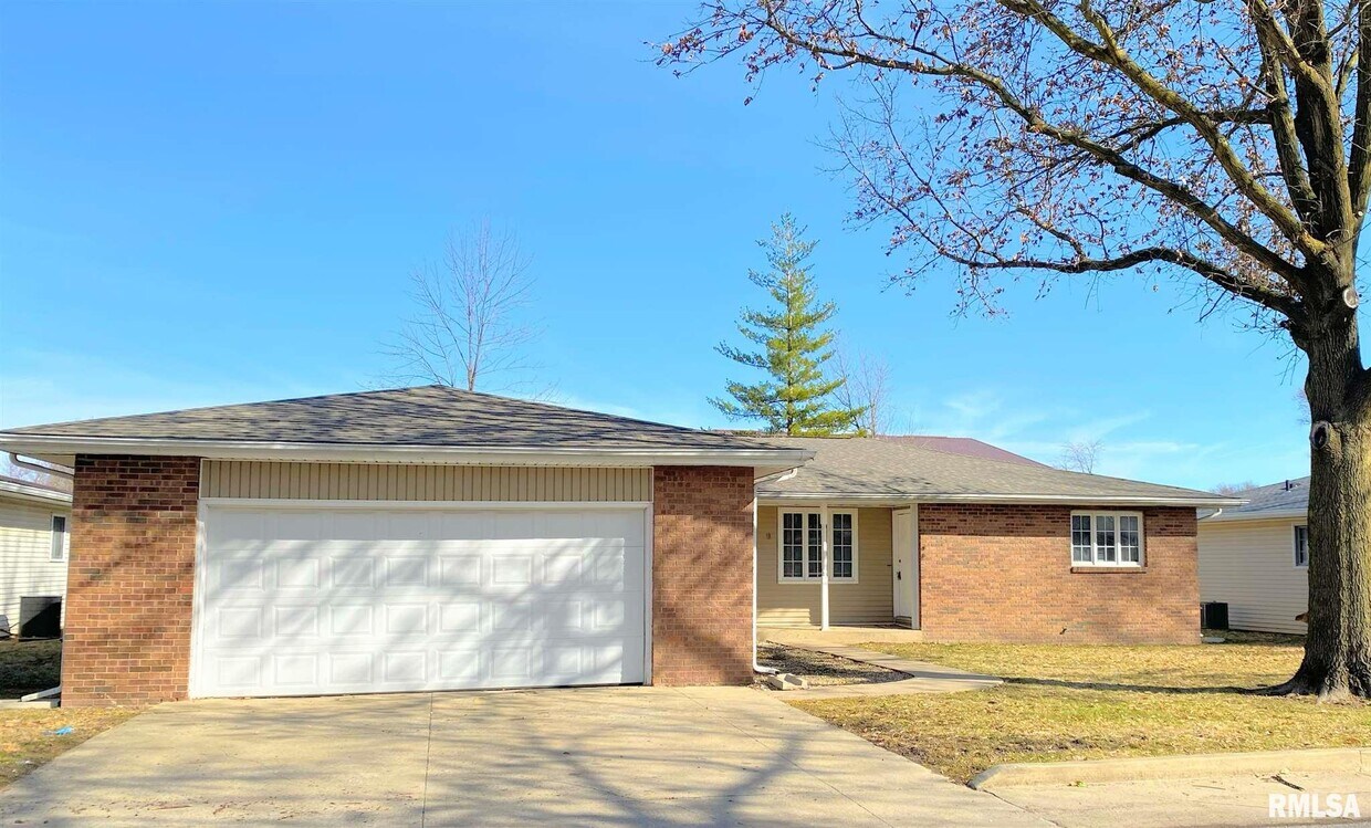 Primary Photo - 9 Sundowner Ln