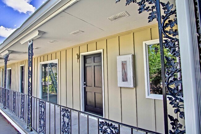 Foto del edificio - 240 Harmon Ave