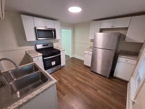 Building Photo - 372 S Midler Ave