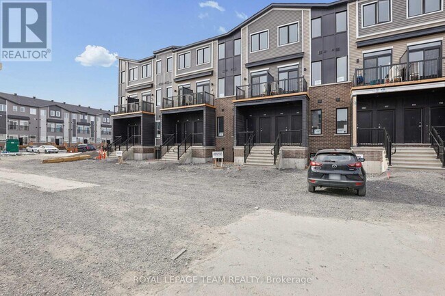 Building Photo - 808 Utopie Private
