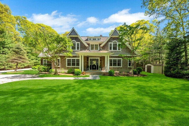 Building Photo - 22 E Woods Path