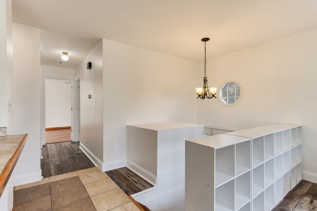 Foto del edificio - 214 Far Hills Dr