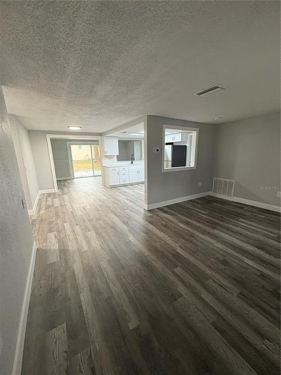 Building Photo - 9110 Pegasus Ave