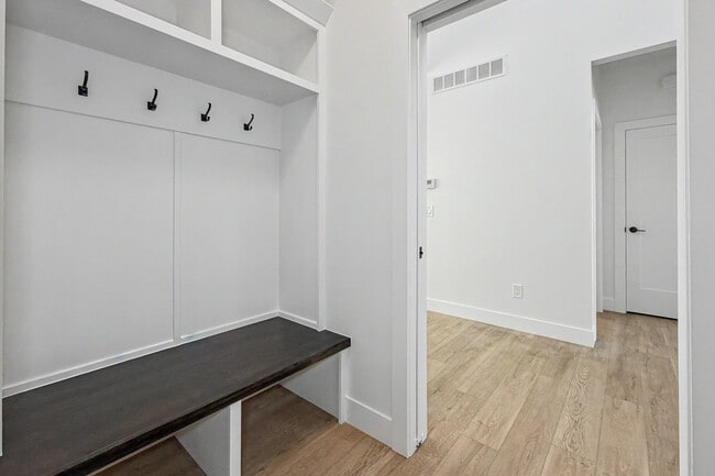 Building Photo - 1326 Heights Ct