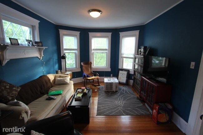 Building Photo - 267 Allston St