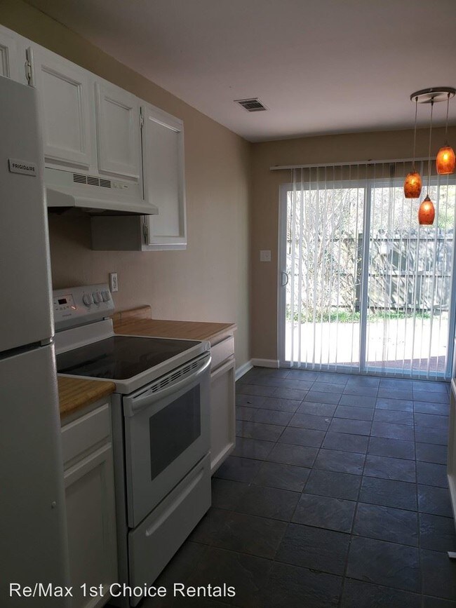 Building Photo - 2 br, 2 bath House - 513 Greenbay Ave