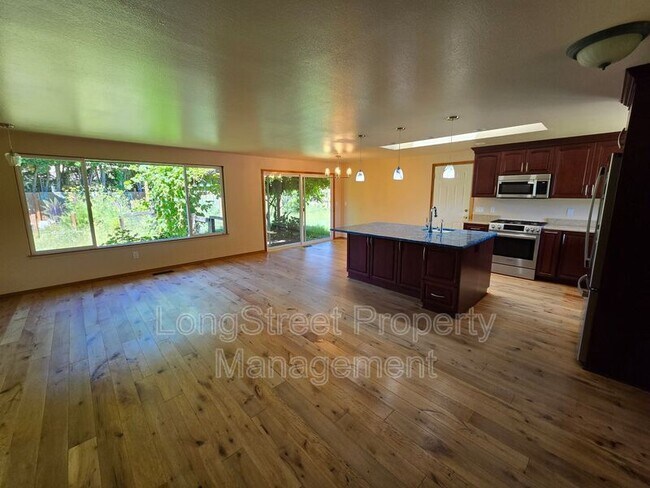 Foto del edificio - 1495 NW Forestgreen Ave