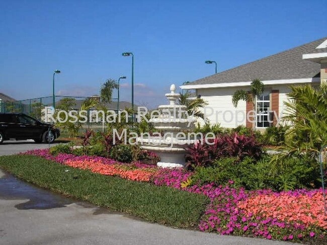 Foto del edificio - Coming mid November 3/2 Condo in gated com...
