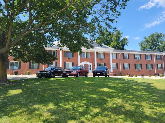 Building Photo - Appleton Apts