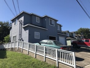 Building Photo - 887 Sagewood Trl