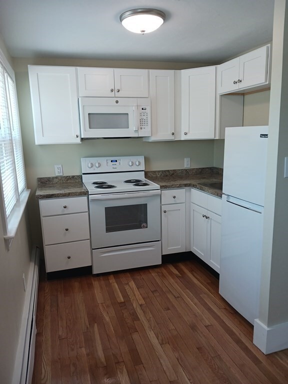 Building Photo - 5 Sawyer Pl