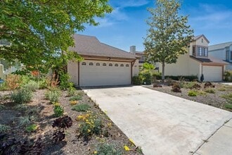 Building Photo - 919 Sendero Ave
