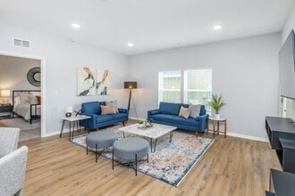 Building Photo - West Shire Ph 1 / West Shire Ph 2