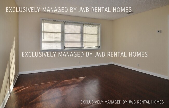 Foto del edificio - 7410 Warner Dr