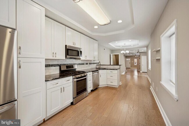 Foto del edificio - 2354 Duncan St